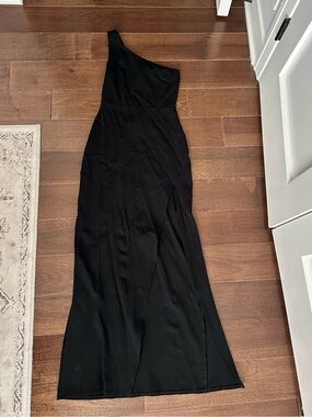 Lulu's One-Shoulder Black Formal Gown
